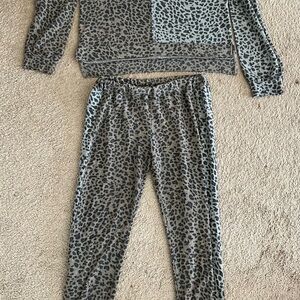 Vintage Havana Animal Print Top and Matching Sweatpants, kids size XL